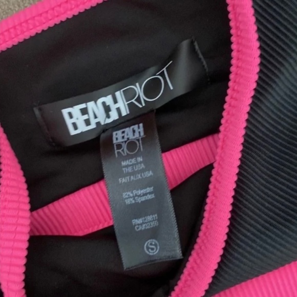 Beach Riot - Picture 2 of 4